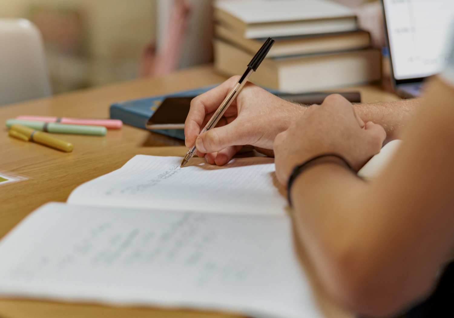 plurais-maria-encontra-os-colegas