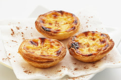 pastel de nata com canela - cinnamon - herbs and spices in portuguese cooking