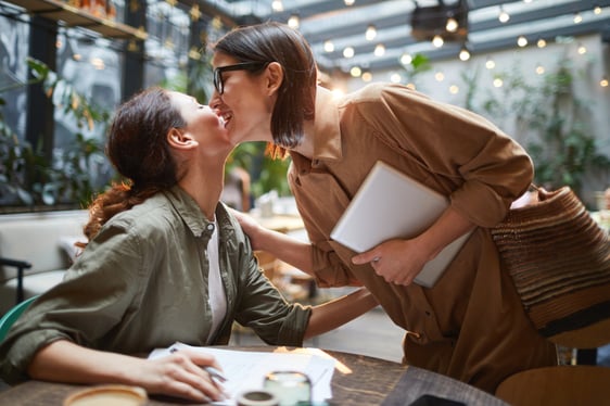 European Portuguese greetings - kissing etiquette in Portugal